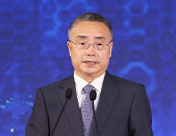 <b>王纬</b>