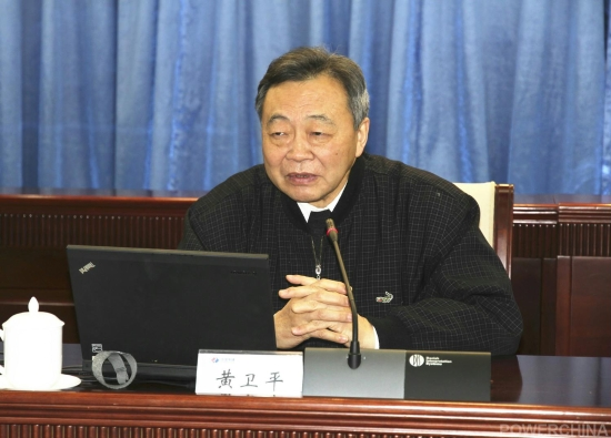 黄卫平