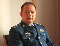 <b>乔良</b>