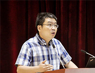 <b>任迎伟</b>