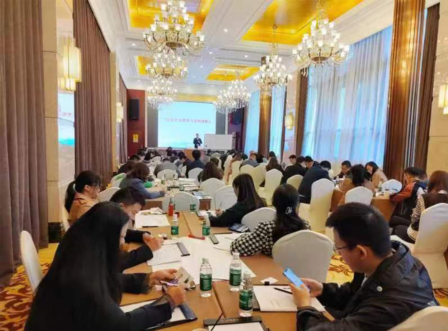 <b>10月课程《企业危机管理与谈判</b>