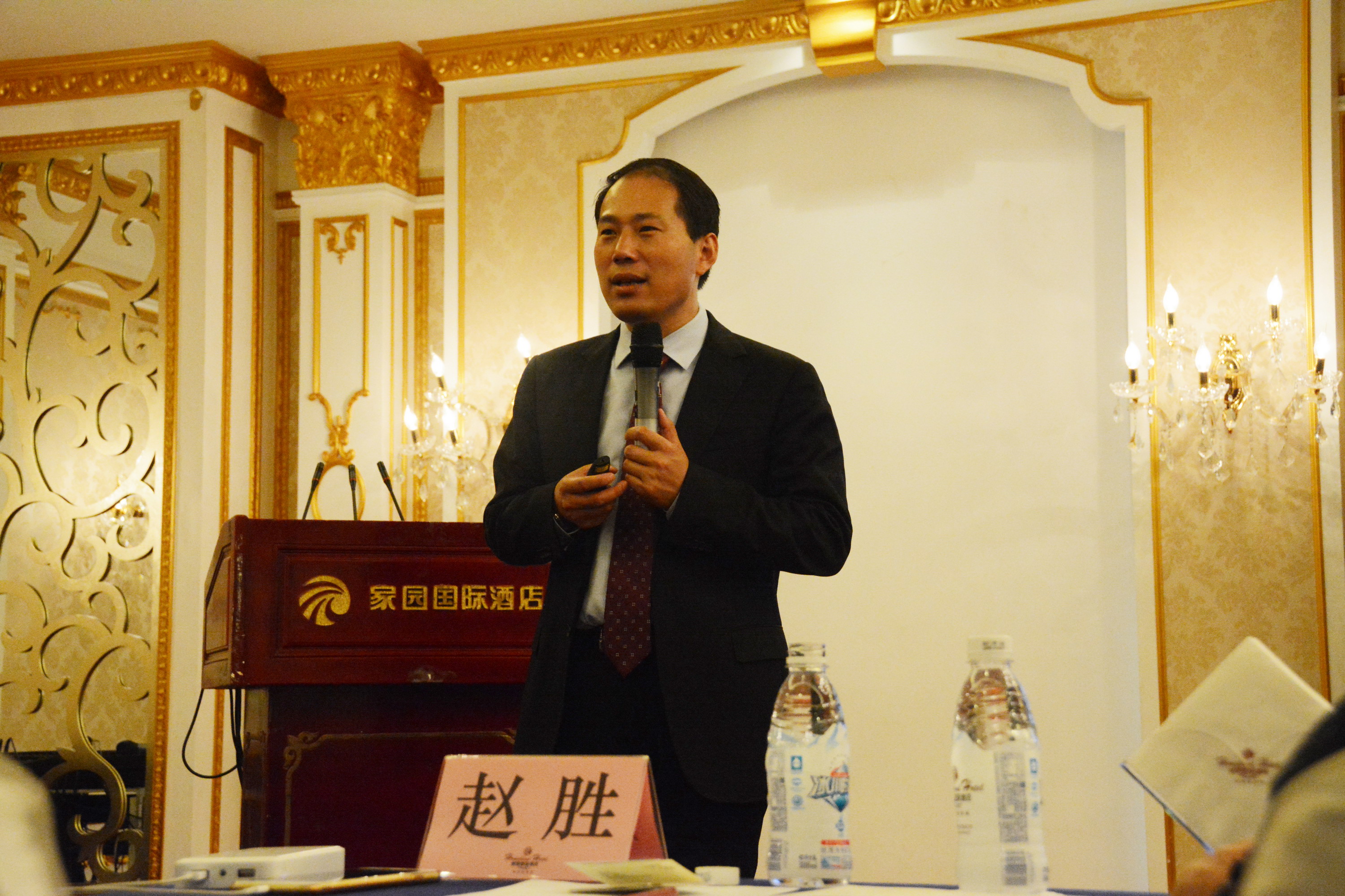 人工智能海啸：企业家面临的挑战与机遇